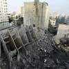 Israel ném bom san phẳng hai tòa nhà cao tầng ở dải Gaza