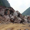 Hà Tĩnh: Lở núi nghiêm trọng chắn ngang tuyến đường huyết mạch
