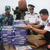 Kiên Giang: Bắt giữ xuồng máy chở 1.300 bao thuốc lá lậu