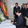 Thủ tướng ký sổ tang chia buồn ông Lý Quang Diệu từ trần