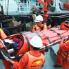 Khẩn trương tiếp cận thuyền viên bị gãy xương sống trên biển
