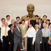 Thủ tướng Nguyễn Tấn Dũng với các đại biểu. (Ảnh: Đức Tám/TTXVN)