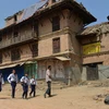 Học sinh Nepal trở lại trường học sau động đất. (Nguồn: AFP/TTXVN)