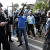 Cảnh sát Italy làm nhiệm vụ trong cuộc biểu tình của người nhập cư tại thị trấn Ventimiglia giáp với Pháp. (Nguồn: AFP/TTXVN)