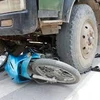 Đắk Nông: Xe tải lấn đường đối đầu xe máy khiến 2 người tử vong