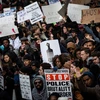 Biểu tình tại New York, phản đối các vụ cảnh sát bắn chết người da màu. (Nguồn: AFP/TTXVN)