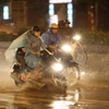 Đoạn đường Nguyễn Xiển, Hà Nội bị ngập nước. (Ảnh: Phạm Kiên/TTXVN)