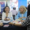 Phu nhân Phó Tổng thống Hoa Kỳ chia sẻ kinh nghiệm dạy tiếng Anh