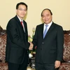 Phó Thủ tướng Nguyễn Xuân Phúc tiếp ông Wong Hong Kuan, Giám đốc Cơ quan điều tra hành vi tham nhũng Singapore. (Ảnh: Phạm Kiên/TTXVN)