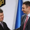 Tổng thống Ukraine Petro Poroshenko và Thị trưởng Kiev Vitaly Klitschko. (Nguồn: AFP)