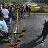 Người dân Colombia tại biên giới với Venezuela ở Cucuta. (Nguồn: AFP/TTXVN)