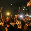 Người biểu tình tập trung trước tòa nhà Chính phủ ở Beirut. (Nguồn: AFP/TTXVN)