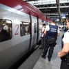 Cảnh sát làm nhiệm vụ tại nhà ga Zuid-Midi ở Brussels, Bỉ. (Nguồn: AFP/TTXVN)