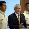Tổng thống Guatemala Otto Perez Molina (giữa) trong một cuộc họp báo tại Guatemala City hồi tháng6/2015. (Nguồn: AFP/TTXVN)