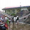 Mái che tại trường tiểu học Giá Rai bị đổ sập do mưa giông. (Ảnh: Nguyễn Thanh Liêm/TTXVN)