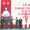 Phó Thủ tướng Nguyễn Xuân Phúc trao Huân chương Quân công hạng nhất cho Lực lượng vũ trang Quân khu 5. (Nguồn: baochinhphu.vn)