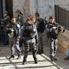 Cảnh sát Israel tuần tra tại lối vào khu thành cổ ở Đông Jerusalem. (Nguồn: AFP/TTXVN)