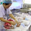 Chăm sóc trẻ sơ sinh tại Bệnh viện Phụ sản Từ Dũ (Thành phố Hồ Chí Minh). (Ảnh: Dương Ngọc/TTXVN)