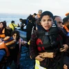 Người di cư tới đảo Lesbos của Hy Lạp sau khi vượt biển Aegean từ Thổ Nhĩ Kỳ. (Nguồn: AFP/TTXVN)