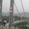 Cầu treo qua các thôn 3, 4, 5 xã Trà Giang, huyện Bắc Trà My, tỉnh Quảng Nam đã được đưa vào sử dụng. (Ảnh: Đoàn Hữu Trung/TTXVN)