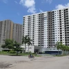 Các căn hộ khu nhà cao tầng phía Đông quận 2, Thành phố Hồ Chí Minh đang được chủ đầu tư hoàn thiện để bán cho khách hàng. (Ảnh: Hoàng Hải/TTXVN)