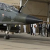 Máy bay chiến đấu Mirage 2000 của quân đội Pháp chuẩn bị cất cánh từ căn cứ không quân ở Jordan. (Nguồn: AFP/TTXVN)