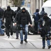 Cảnh sát Bỉ tuần tra tại quận Molenbeek, Brussels. (Nguồn: THX/TTXVN)