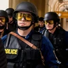 Cảnh sát Hungary trong một chiến dịch truy quét tội phạm khủng bố. (Nguồn: EPA)