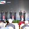 Bộ trưởng các nước ASEAN thực hiện nghi thức ấn nút quả cầu tại Lễ công bố Kế hoạch tổng thể công nghệ thông tin và truyền thông ASEAN 15. (Ảnh: Trần Lê Lâm/TTXVN)