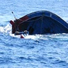 Sóng lớn đánh chìm tàu cá Thanh Hóa, 4 ngư dân đang mất tích