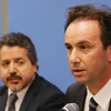 Chủ tịch Liên minh Dân tộc Syria Khaled Khoja (phải) và đại diện đặc biệt của SNC tại Mỹ và ​Liên hợp quốc Najib Ghadbian trong một cuộc họp báo tại trụ sở Liên hợp quốc. (Nguồn: AP)