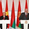 Tổng Bí thư Nguyễn Phú Trọng và Tổng thống Belarus Lukashenko gặp gỡ và phát biểu với báo chí tại Minsk. (Ảnh: Trí Dũng/TTXVN)