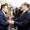 Chủ tịch Quốc hội Nguyễn Sinh Hùng với các đại biểu dự Đại hội Tài năng trẻ Việt Nam. (Ảnh: Phạm Kiên/TTXVN)