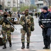 Binh sỹ và cảnh sát Bỉ tuần tra tại trung tâm thủ đô Brussels. (Nguồn: THX/TTXVN)