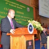 Nghị sỹ Hun Many đọc Tuyên bố Phnom Penh tại phiên bế mạc Hội nghị lần thứ 8 các Nghị viện châu Á. (Ảnh: Trần Chí Hùng/Vietnam+)