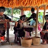 Khám phá và trải nghiệm cuộc sống sinh hoạt, lao động của người dân Bản Hon, Lào Cai. (Ảnh: Thanh Hà/TTXVN)