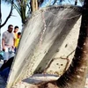 Mảnh vỡ bằng kim loại vừa được các ngư dân Thái Lan tìm thấy tại Nakhon Si Thammarat. (Nguồn: Daily Mail/TTXVN)