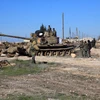 Lực lượng ủng hộ chính phủ Syria tại một chốt kiểm soát ở thành phố Ain al-Hanash , miền Đông Syria. (Nguồn: AFP/TTXVN)
