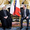 Tổng thống Pháp Francois Hollande (phải) hội đàm với Tổng thống Iran Hassan Rouhani (trái) trong chuyến thăm Pháp. (Nguồn: AFP/TTXVN)