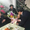 Tân Bí Thư Thành ủy Hà Nội Hoàng Trung Hải thăm, chúc Tết các gia đình chính sách. (Ảnh: Nguyễn Văn Cảnh/Vietnam+)