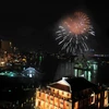Thành phố Hồ Chí Minh bắn pháo hoa chào mừng năm mới Ất Mùi 2015. (Ảnh: Kim Phương/TTXVN)