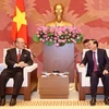 Ông Tô Huy Rứa, Chủ tịch Nhóm Nghị sỹ Hữu nghị Việt Nam-Nhật Bản tiếp ông Tsutomo Takebe. (Ảnh: An Đăng/TTXVN)