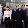Chủ tịch nước Trương Tấn Sang thăm Công ty Crucialtec Vina tại Khu Công nghiệp Yên Phong. (Ảnh: Nguyễn Khang/TTXVN)