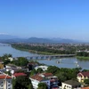 Phát triển đô thị Huế trên cơ sở lấy sông Hương làm trục chính, nhìn về phía thượng nguồn. (Ảnh: Quốc Việt/TTXVN)