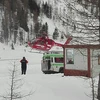 Đội cứu hộ tại hiện trường vụ lở tuyết. (Nguồn: AP)