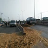 Xe cẩu va chạm với xe bồn, xăng đổ lênh láng trên Quốc lộ 1A 