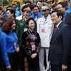 Chủ tịch nước Trương Tấn Sang với các cán bộ, đoàn viên tiêu biểu toàn quốc 2016. (Ảnh: Nguyễn Khang/TTXVN)