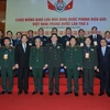 Bộ trưởng Bộ Quốc phòng Phùng Quang Thanh và Bộ trưởng Bộ Quốc phòng Trung Quốc Thường Vạn Toàn chụp ảnh chung với các đại biểu. (Ảnh: Trọng Đức/TTXVN)