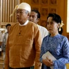 Tổng thống Myanmar Htin Kyaw (trái) và Chủ tịch NLD Aung San Suu Kyi trong một phiên họp Quốc hội ở thủ đô Nay Pyi Taw. (Nguồn: THX/TTXVN)