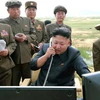 Nhà lãnh đạo Triều Tiên Kim Jong-un chỉ đạo một cuộc phóng thử tên lửa đạn đạo. (Nguồn: Reuters/TTXVN)